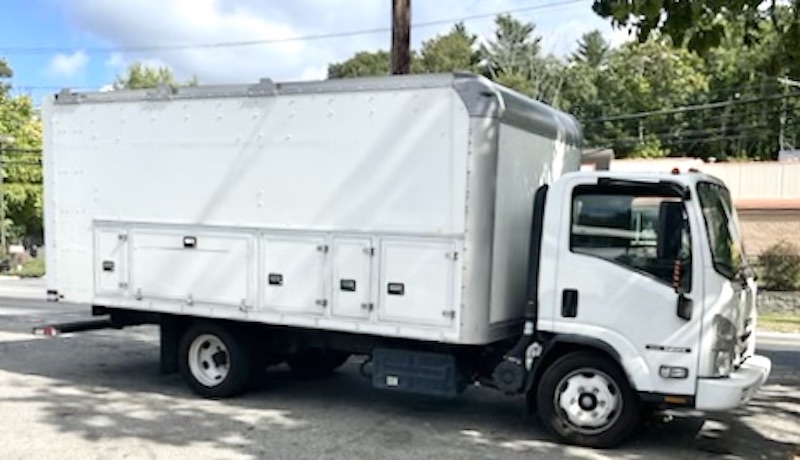 2020 ISUZU NRR UTILITY BOX TRUCK.