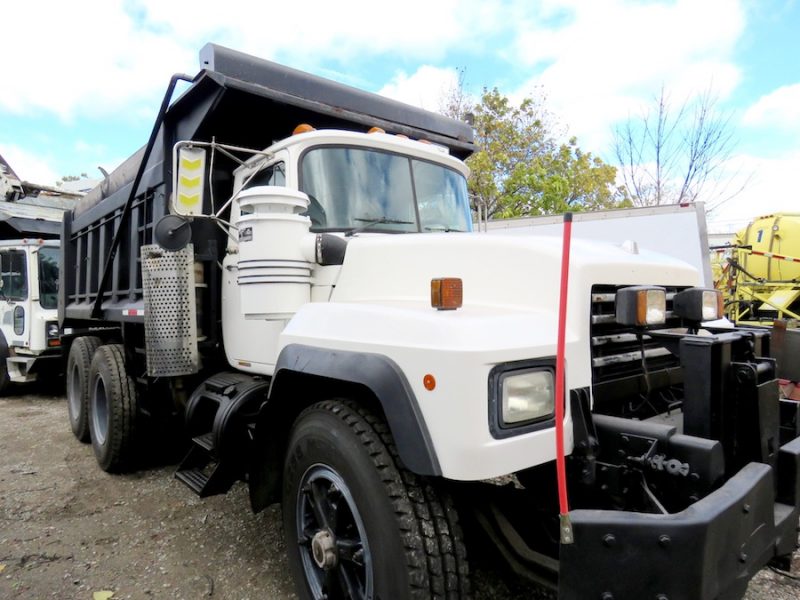 2000 MACK RD 688SX 14’ Dump Body,