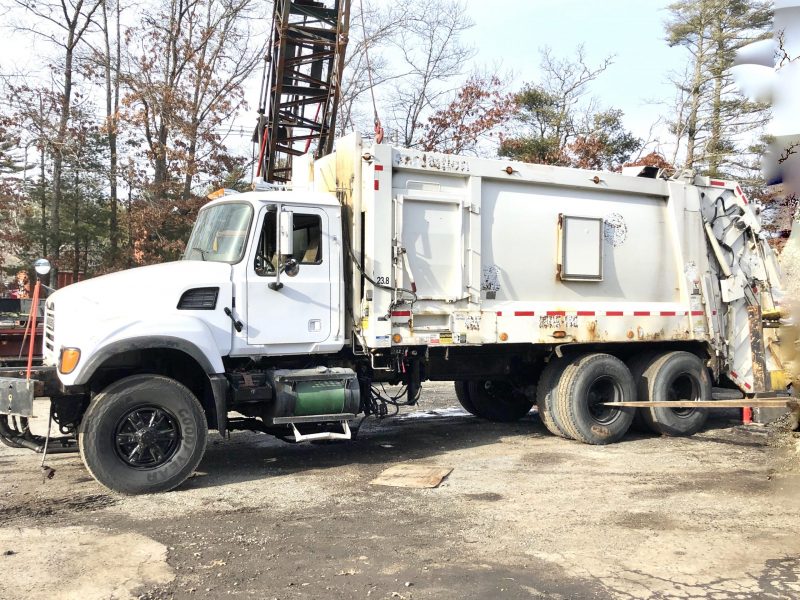 2005 MACK GRANITE SPLIT REAR LOAD RUBBISH BODY